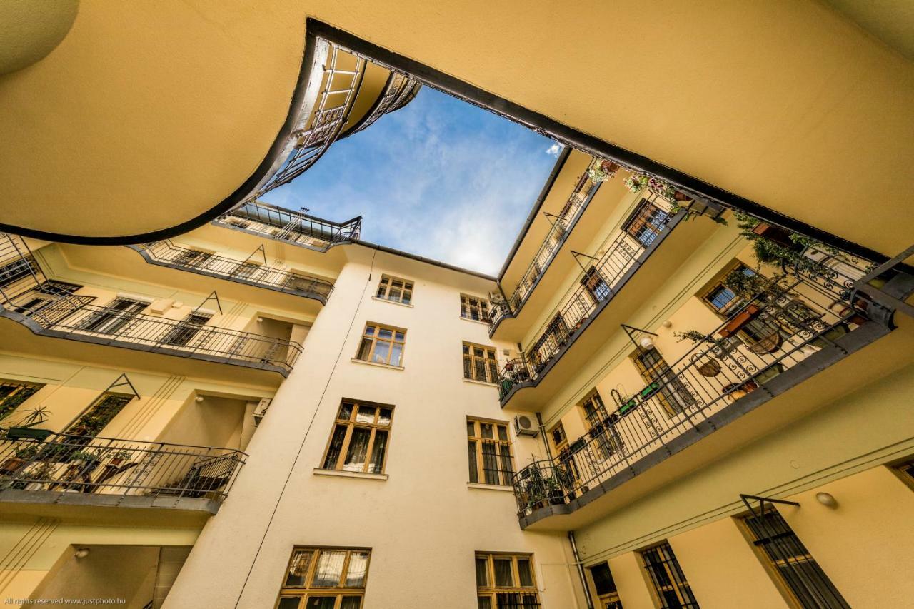 Bpr W21 Retro Home With Balcony Будапеща Екстериор снимка