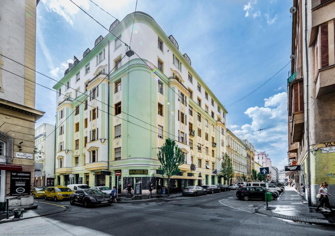 Bpr W21 Retro Home With Balcony Будапеща Екстериор снимка